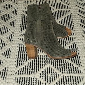 TOMS size 8.5